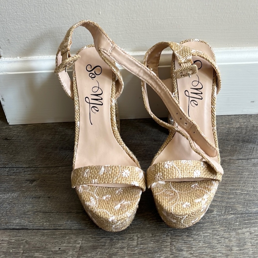 SO ME - Size 7 - Block Heel